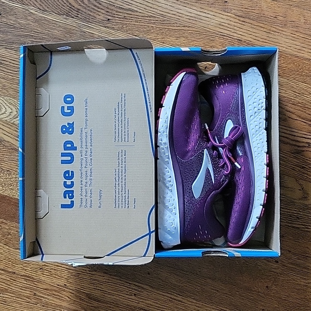 Brooks Glycerin 16 Super Cushioned Light Running Tennis Shoe.